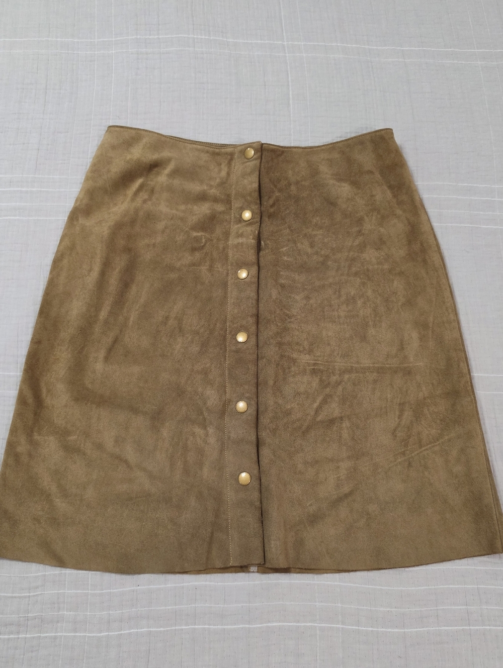 Banana Republic Suede Snap-Front Midi Skirt in Camel Brown